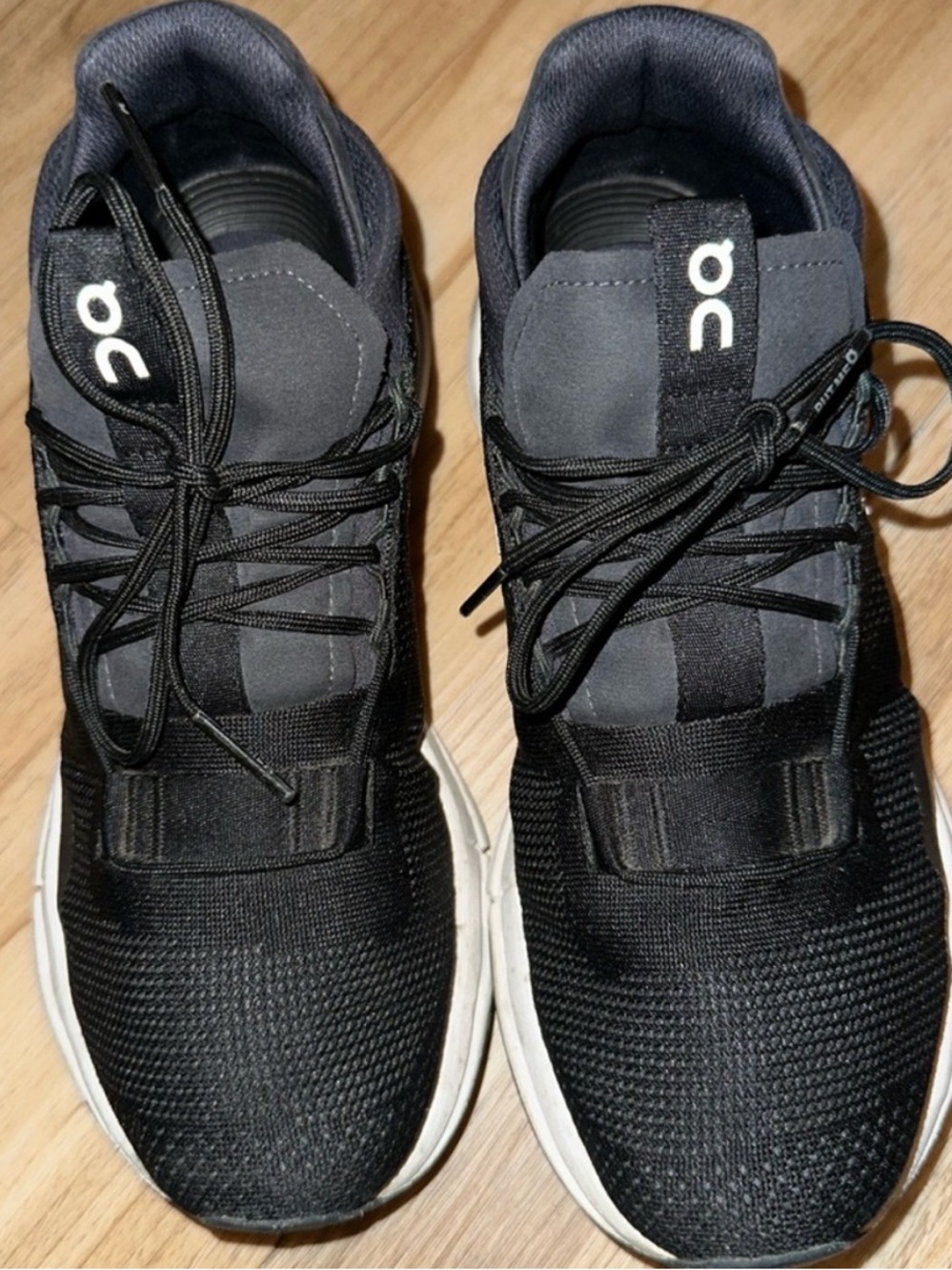 On cloud cloud nova Running Black and White woMen's Athletic Running Sneakers